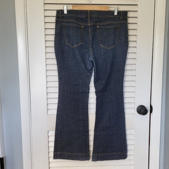 Daisy Fuentes Women's Jeans 12P Denim Petite Boot Cut Excellent Condition - Picture 3 of 5